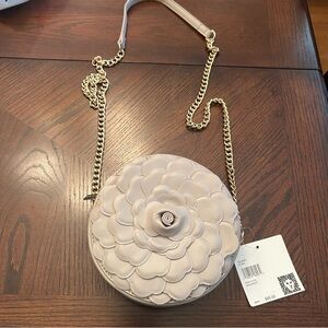 ANNE KLEIN round flower crossbody bag 🆕